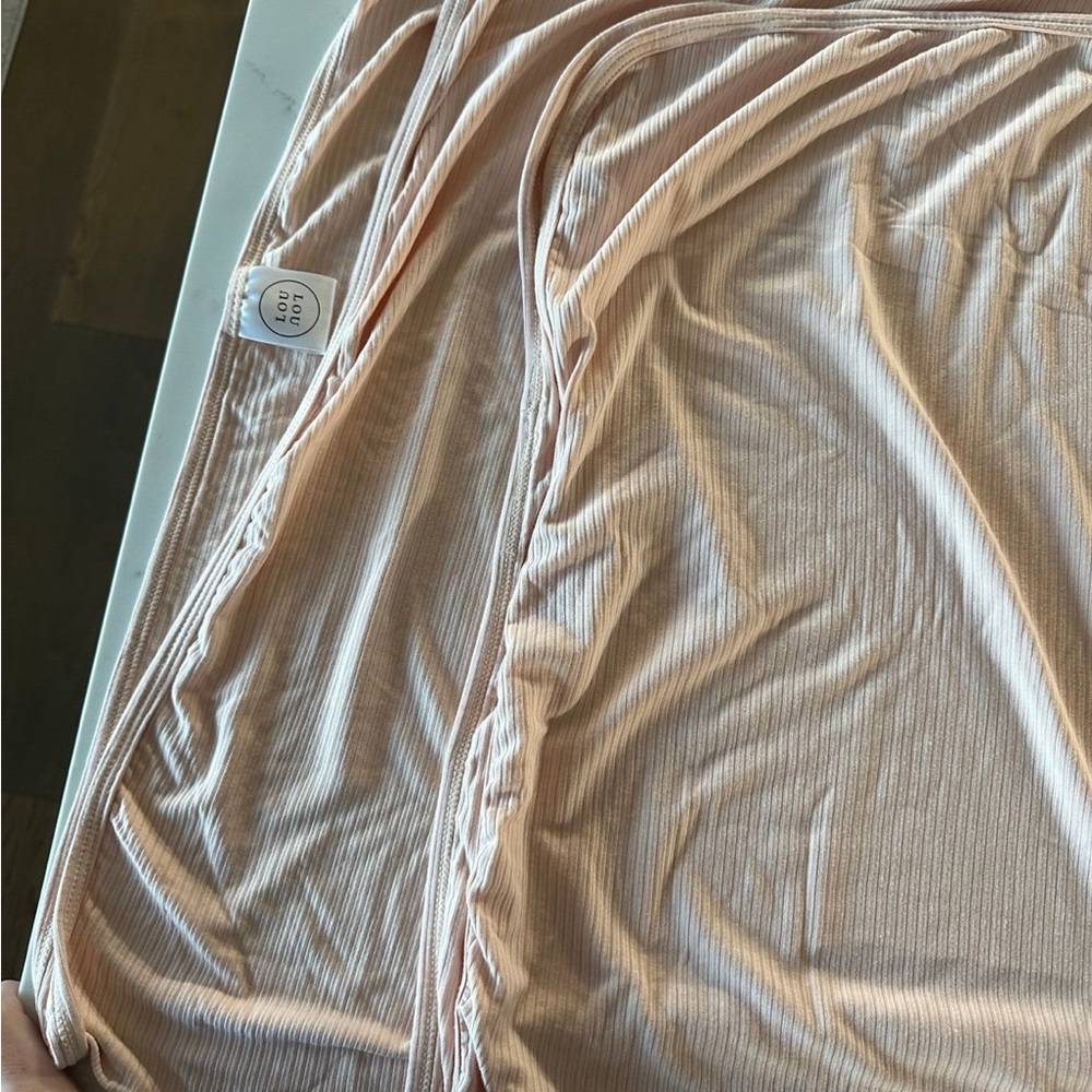 LOULOU NEW Pale pink ribbed baby wrap, blanket